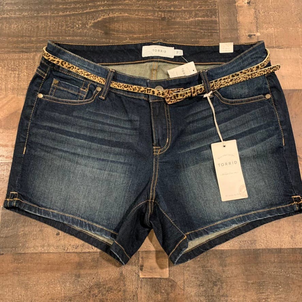 Torrid Dark Wash Jean Shorts with Belt Size 16